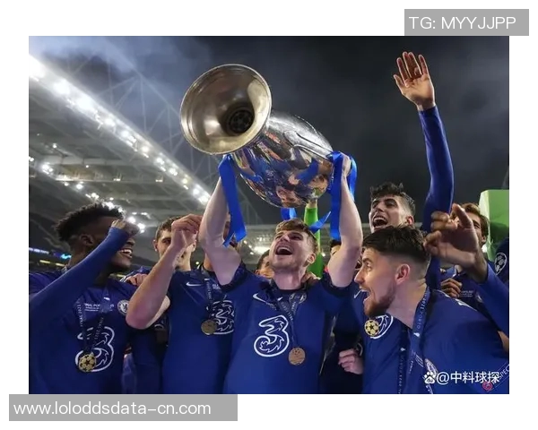 西甲激战:多特蒙德大胜切尔西引发争议判罚全场沸腾 西甲激战:多特蒙德大胜切尔西引发争议判罚全场沸腾