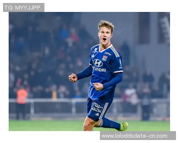 友谊赛激战：里昂大胜莱比锡红牌争议引发全场热议