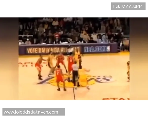 姚明与保罗的巅峰对决：篮球巨星的传奇交锋与友谊之路