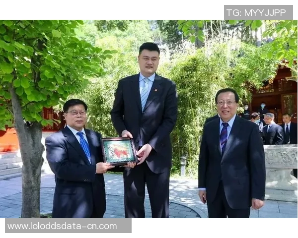 姚明踏上不夜城之旅探索篮球与文化的交融之美