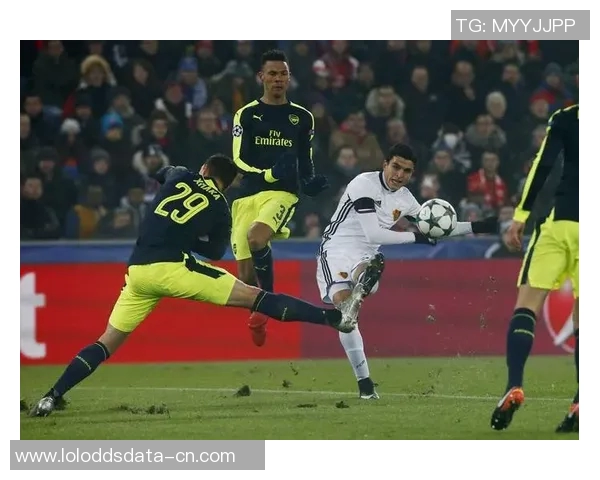 欧冠经典对决阿森纳惊险逆转巴萨红牌事件引发全场热议 欧冠经典对决阿森纳惊险逆转巴萨红牌事件引发全场热议