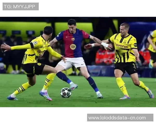 国王杯精彩对决：多特蒙德与巴萨战成平局乌龙球成比赛转折点